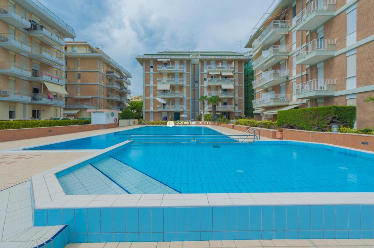 Residence Puerto Del Sol Immobiliare Pacella ลิโดดิเยโซโล ภายนอก รูปภาพ
